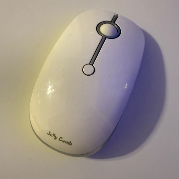 Logitech Light-Powered White Keyboard - Picture 3 of 5